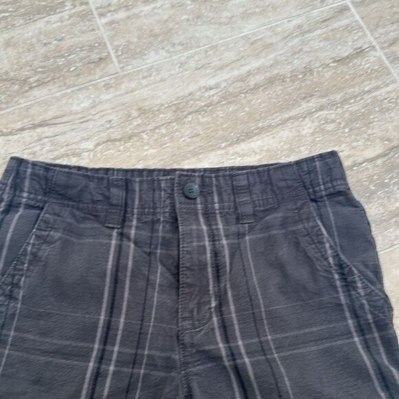 Urban Pipeline boys gray plaid cargo shorts – size 16 regular - Picture 2 of 6